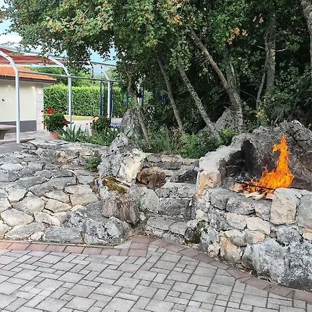 Villa House For Vacation Runac