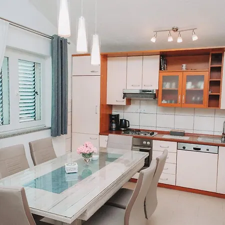 House For Vacation Runac Villa