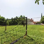 וילה House For Vacation Runac אימוטסקי