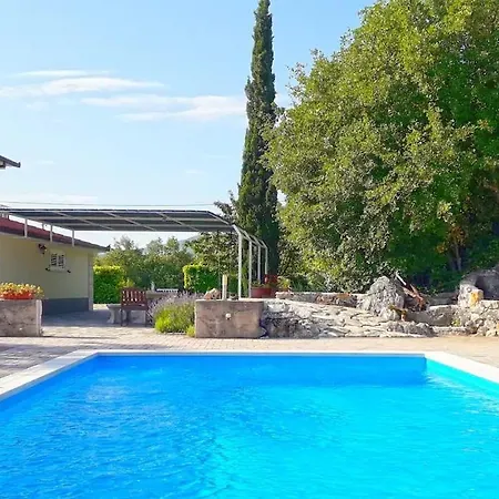 Villa House For Vacation Runac