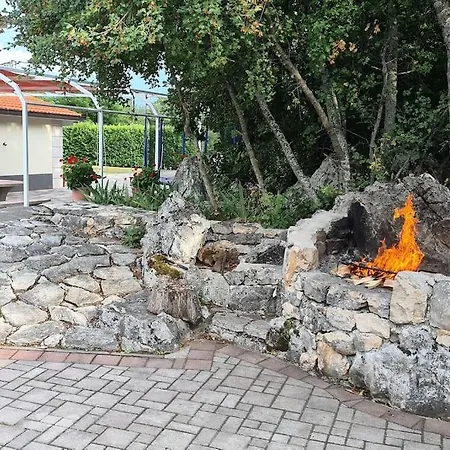 Villa House For Vacation Runac