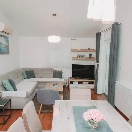 Villa House For Vacation Runac *