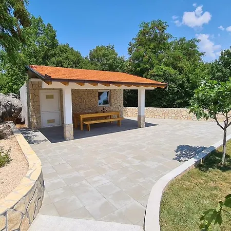 Villa House For Vacation Runac