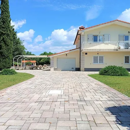 Villa House For Vacation Runac *