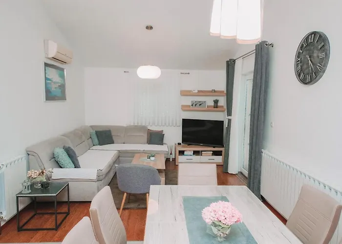 Villa House For Vacation Runac *